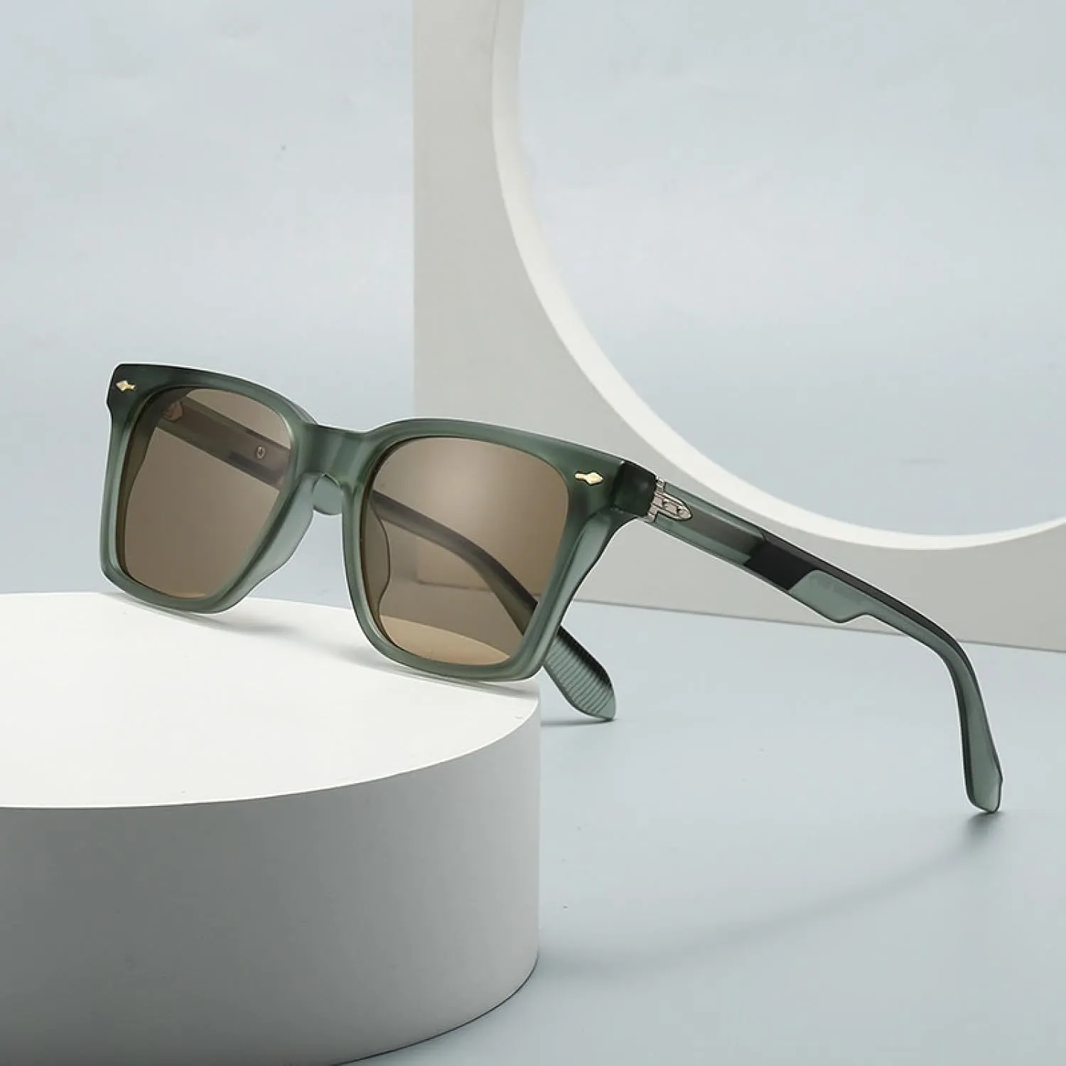 Vintage Women Luxury Sunglasses Fashion Rivets Blue Green Uv400 Men Trending Punk